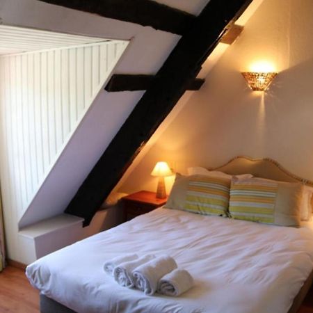 Le Poisson Ivre Bed & Breakfast Dinan Bagian luar foto