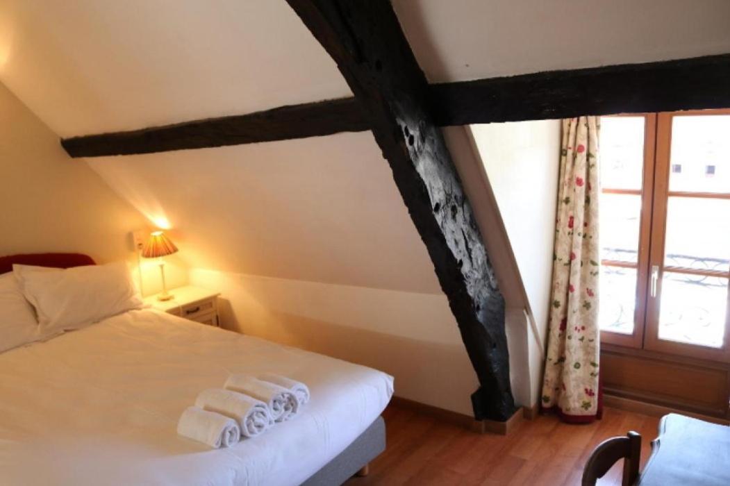 Le Poisson Ivre Bed & Breakfast Dinan Bagian luar foto