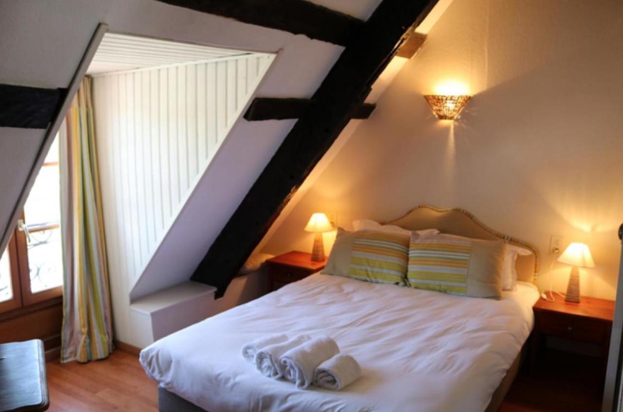 Le Poisson Ivre Bed & Breakfast Dinan Bagian luar foto