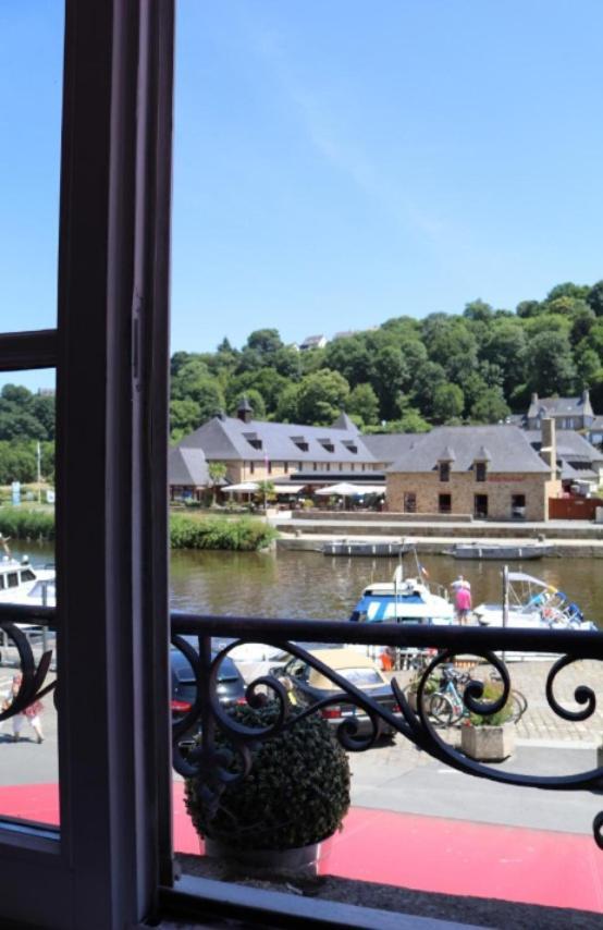 Le Poisson Ivre Bed & Breakfast Dinan Bagian luar foto