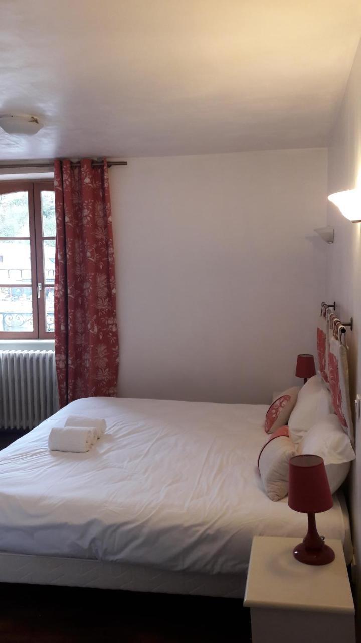 Le Poisson Ivre Bed & Breakfast Dinan Bagian luar foto